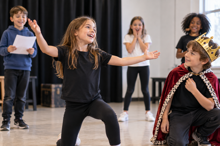 Apprenti-acteur (éveil, art dramatique, théâtre et expression corporelle)